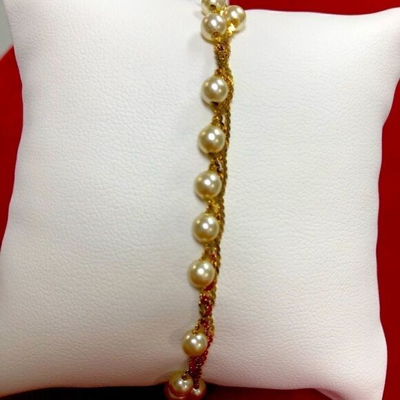 Vintage Napier signed gold-tone Pearl Bracelet - Picture 1 of 4